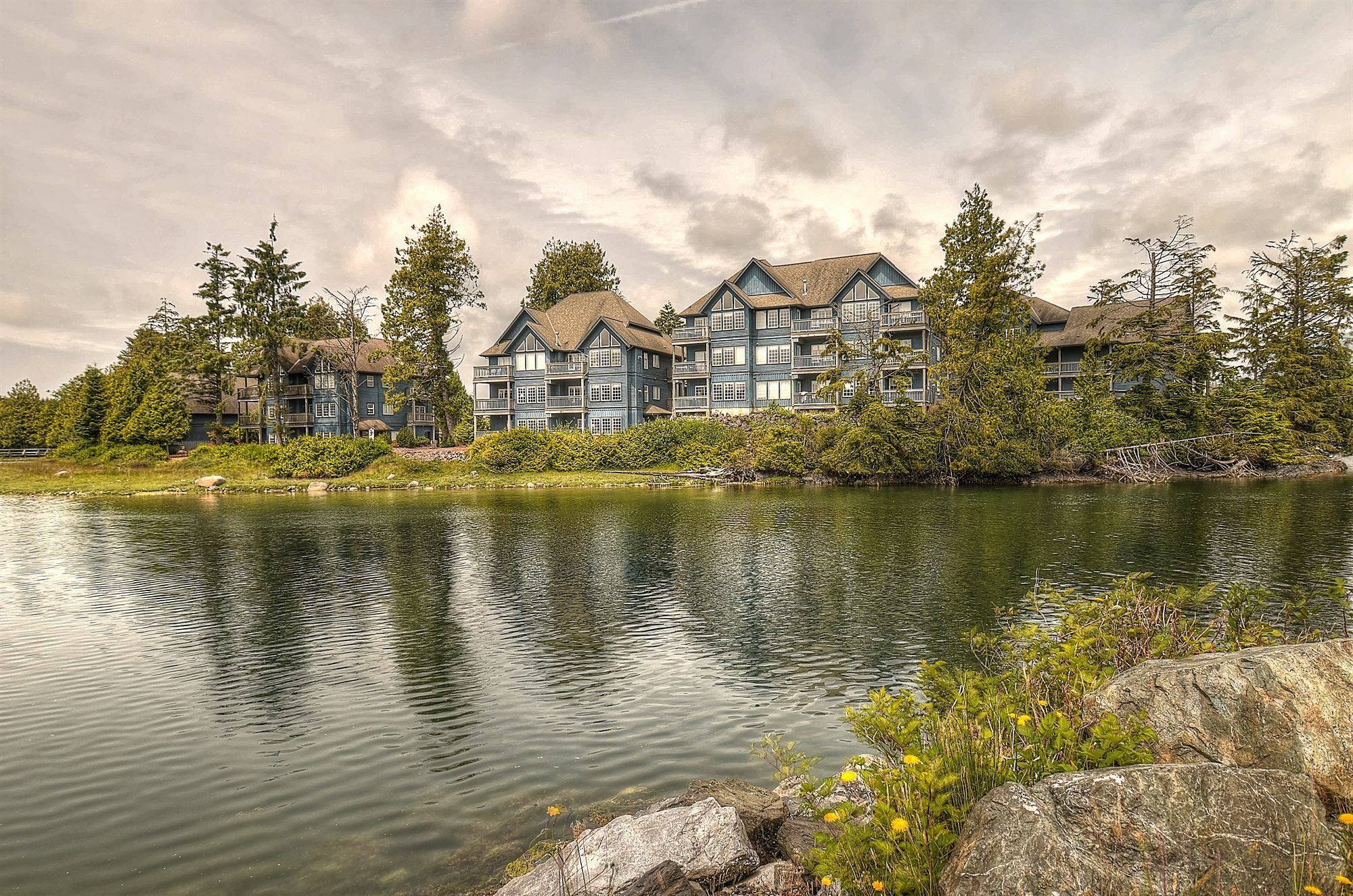 Waters Edge Shoreside Suites Ucluelet Exterior foto